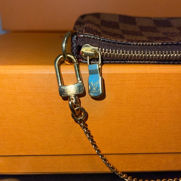 Louis Vuitton Mini Pochette - Picture 8 of 12